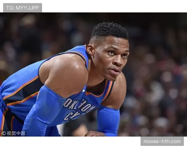 拉塞尔·韦斯特布鲁克出门像在开时装周，保镖的鞋都比我房租值钱